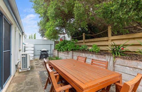 Waterhouse House | The Kingfisher - Family friendly, centrally located near Robes main street.