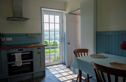 Blairgowrie Cottage | The Knowe - newly renovated, 2 bedroom, rural cottage sleeping up to 6
