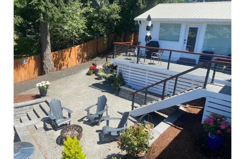 Lacey House | The Lake Cottage at Camp Midles