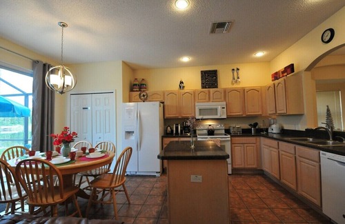 Lake Berkley House | The Lake House! 7Br 4.5ba with private pool!