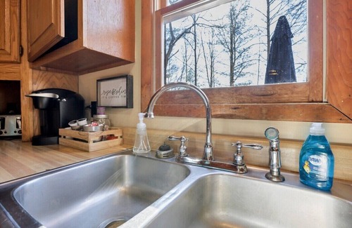 Rockbridge Cabin | The Lake House - Hot tub with Lake view!