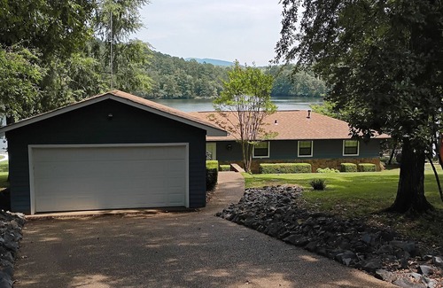 Mid America House | The Lake House on Lake Hamilton