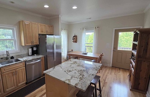 Ocracoke House | The Lake House: Private Large Yard l Screened Porch
