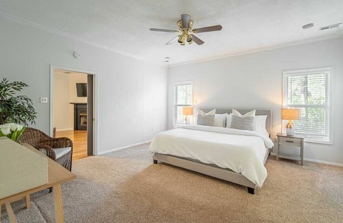 Oconee County House | The Lake Lodge on Whitewater Lake!