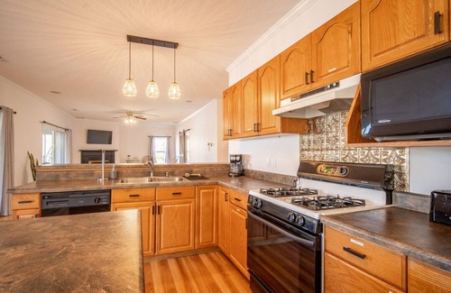 Oconee County House | The Lake Lodge on Whitewater Lake!