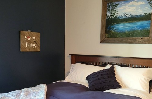 Lakeside House | The Lakehouse sleeps 5, Pet friendly, private dock