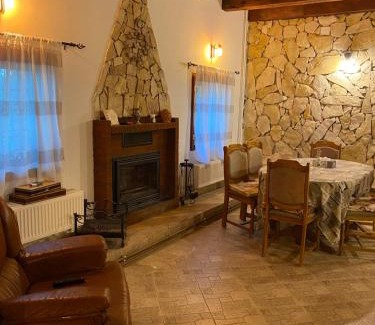 Taut House | The LakeHouse Tauț