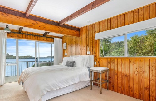 Tikitere House | The Lakes Edge - Lake Rotoiti Holiday Home