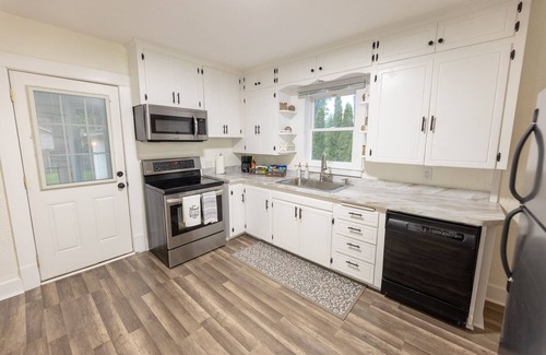 Lakeside House | The Lakeside Experience