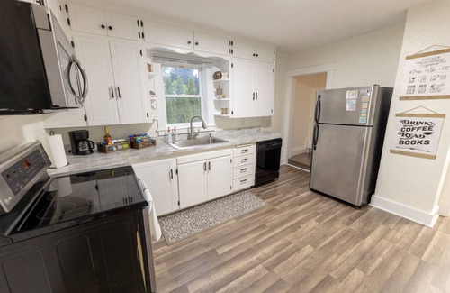 Lakeside House | The Lakeside Experience