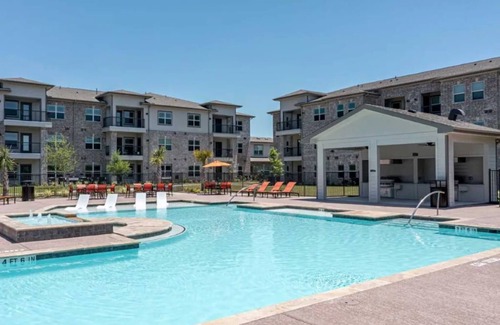 Galveston County Apartment | The Lakeside Layover w/Pool/Parking/WiFi Pkg
