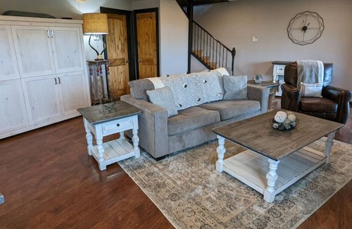 Sulphur Cabin | The Lakeview Hideaway