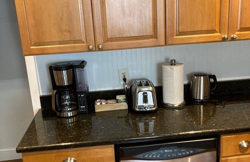 Asbury Park Apartment | The Lakeview Retreat/15 Min Walk to Beach