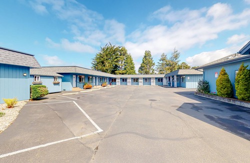 Bandon House | The Lamplighter Inn - Unit 116 & 117 | Motel in downtown Bandon