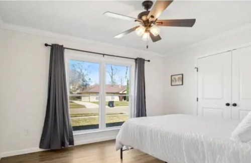Shenandoah House | The Landing! Updated, spacious, and clean!