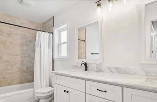 Shenandoah House | The Landing! Updated, spacious, and clean!