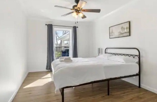 Shenandoah House | The Landing! Updated, spacious, and clean!