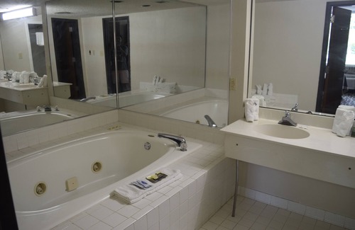 Hartsville Hotel | The Landmark Inn