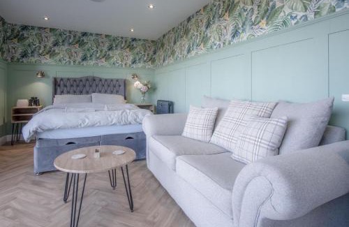 Llangennith Ski Chalet | The Langland Bay Lookout - 1 Bed Cabin - Landimore