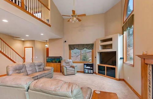 Richmond Hill Corridor House | The Last Resort Retreat: 14-acre, 3000 sq. ft. Mountain Home