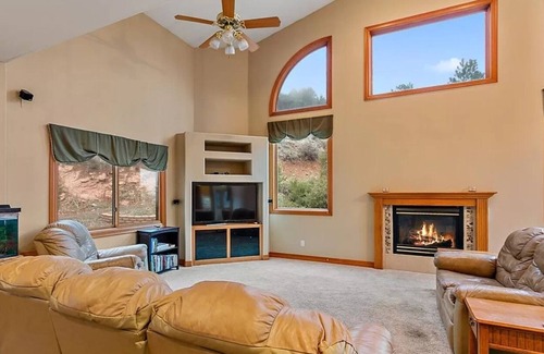 Richmond Hill Corridor House | The Last Resort Retreat: 14-acre, 3000 sq. ft. Mountain Home