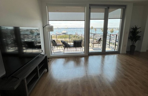 East Village Apartment | The Lavender – Bright & Cozy 2-Bedroom Apartment with WiFi,GYM & AC