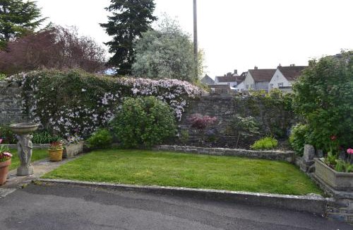Ashcott Bed & Breakfast | The Lawns Tea Room and B&B