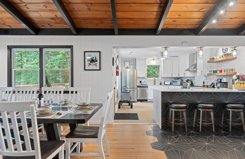 Albrightsville Ski Chalet | The Lazy Bear Cabin, Dome, Hot Tub, Sauna & More!