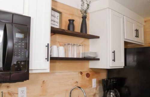 Milroy Cabin | The Lazy Bear - Hartman Center
