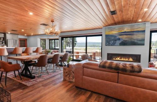 Fawnskin House | The Lazy Bear - Indulge in breathtaking views of the expansive lake from this charming cabin.