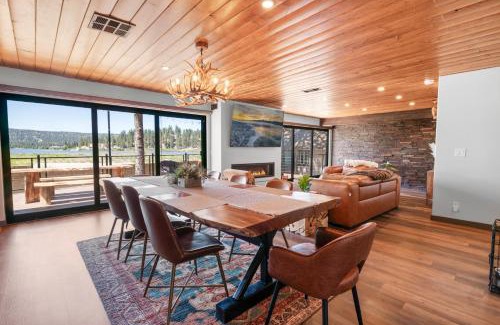 Fawnskin House | The Lazy Bear - Indulge in breathtaking views of the expansive lake from this charming cabin.