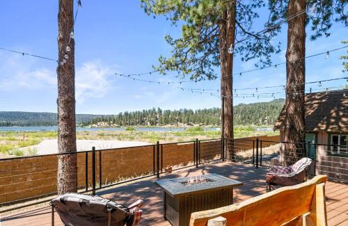 Fawnskin House | The Lazy Bear - Indulge in breathtaking views of the expansive lake from this charming cabin.