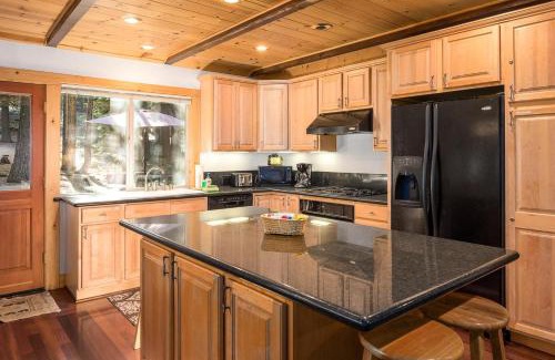 Tahoma House | The Lazy Bear Lodge
