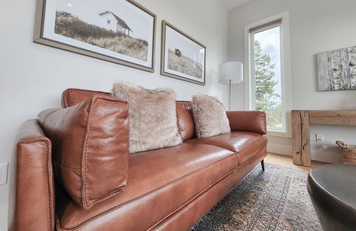 Southwest Mission House | THE LEDGE + 5 ENSUITES + POOL/HOT TUB + GYM + THEATRE