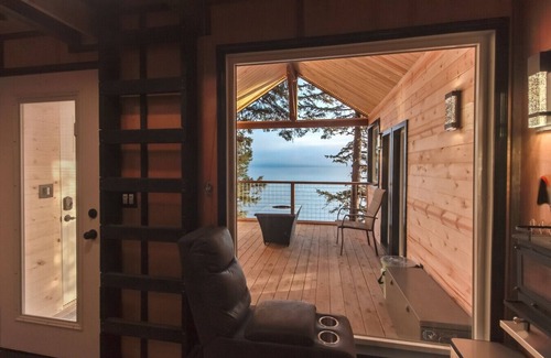 Seward Cabin | The Ledge at Granite Point