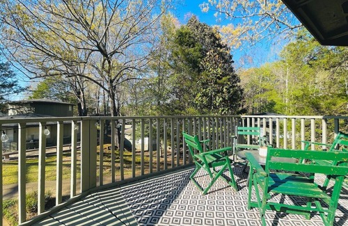 University House | The Leia, 2BR Bright Retreat by Velvet Ditch Villas