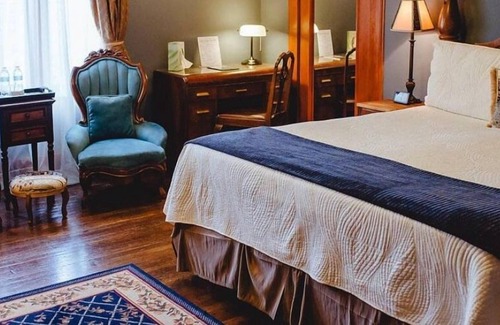 Grand Rapids Bed & Breakfast | The Leonard at Logan