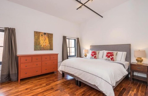 Center City East Apartment | The Liberty Suite Residence