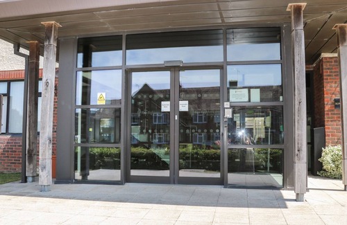 Littlehampton Cottage | THE LIFEBOAT LANDING AT MARINE COURT, with a garden in Littlehampton