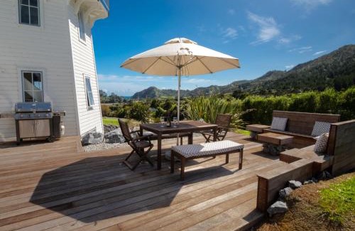 Tata Beach House | The Lighthouse - Ligar Bay Holiday Home