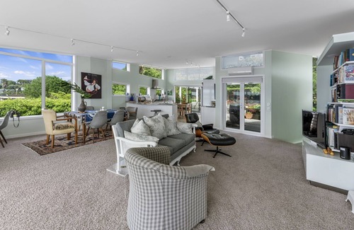 Omokoroa House | The Lighthouse - Omokoroa Holiday Home