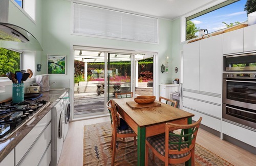 Omokoroa House | The Lighthouse - Omokoroa Holiday Home