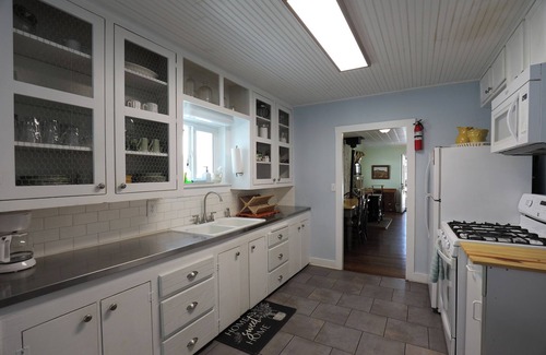 Cloudcroft House | The Lilac Cottage is a charming 2-bedroom house in Cloudcroft with fenced yard!