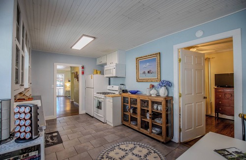 Cloudcroft House | The Lilac Cottage is a charming 2-bedroom house in Cloudcroft with fenced yard!