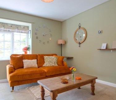 Ludwel House | The Lilley Pad in Ludlow Cosy, Central, Perfect for Couples, Netflix & Parking Permit