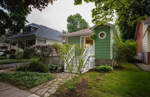 Old Town Historic District House | The Lily Pad - quaint home in Old Town NOTL, steps from the lake!