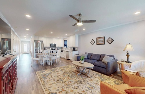 Fayetteville House | The Lincoln | Downtown Dreamin'
