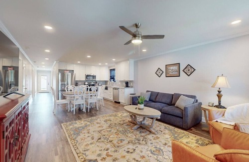 Fayetteville House | The Lincoln | Downtown Dreamin'