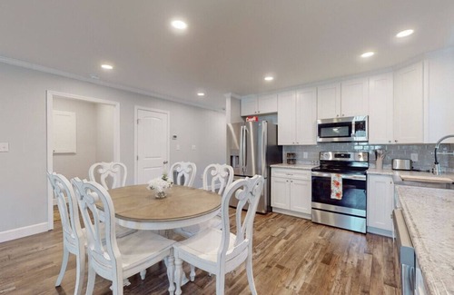 Fayetteville House | The Lincoln | Downtown Dreamin'