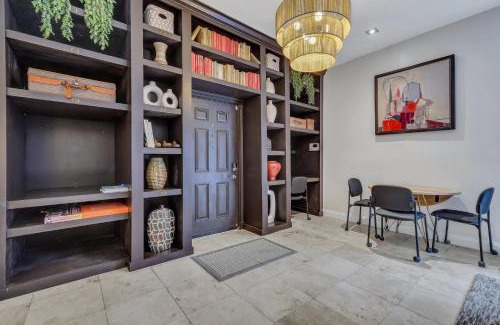 Historic Downtown Savannah House | The Lincoln Loft, Near Forsyth Park with Free Parking